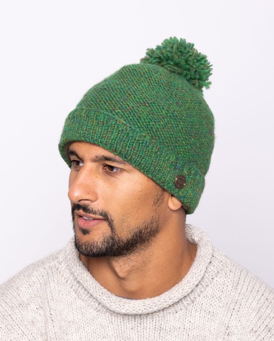 Reverse ridge bobble hat in red and charcoal